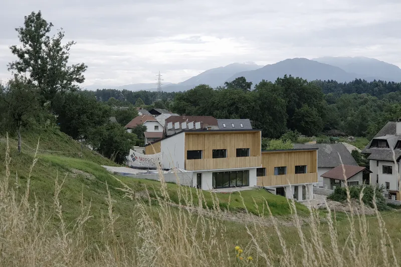 Dvojček J